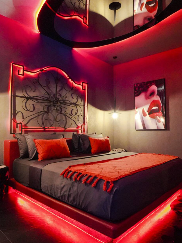 Webstory: 5 Naughty Getaways - Explore this interactive story